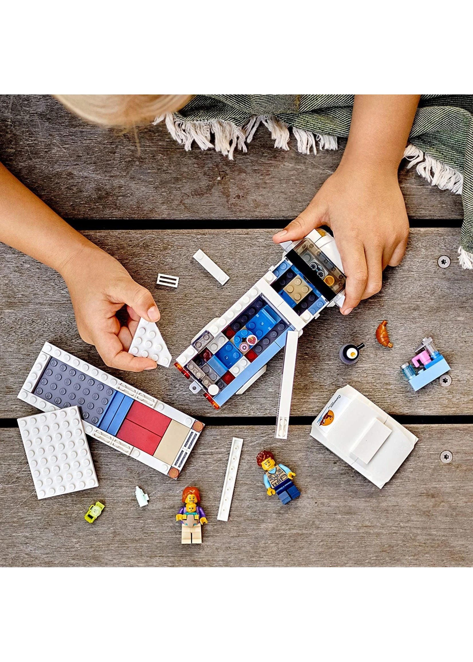 LEGO 60283 - Holiday Camper Van - Image 2